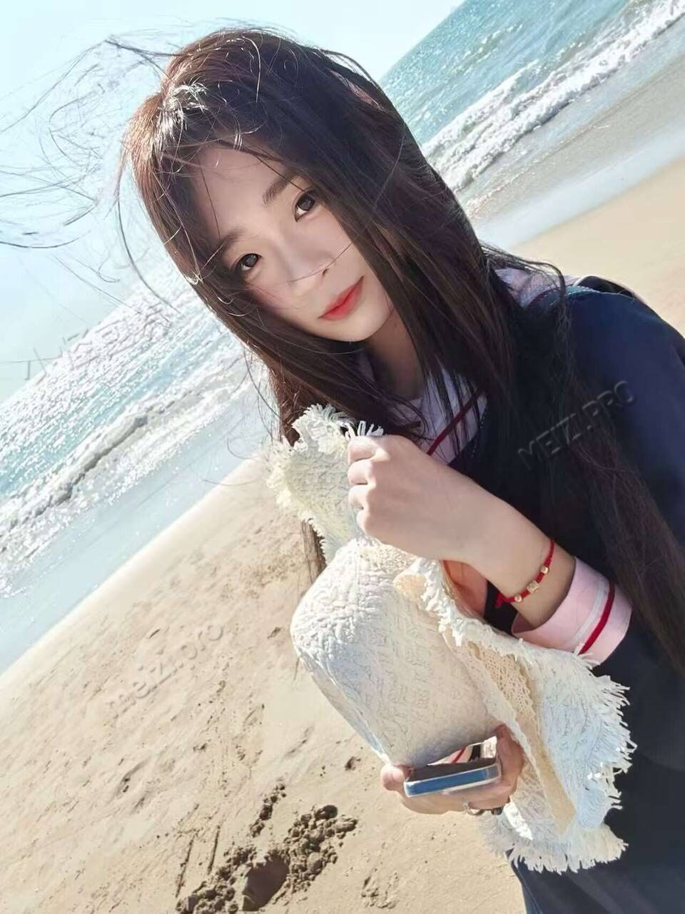 陕西 咸阳 20岁 166cm 98 B杯 学生 喜欢jklolita、会绘画 SM:是 无套:可 口交:可 过夜:可 可飞:不能 价格:8 特点:喜欢jklolita、会绘画
