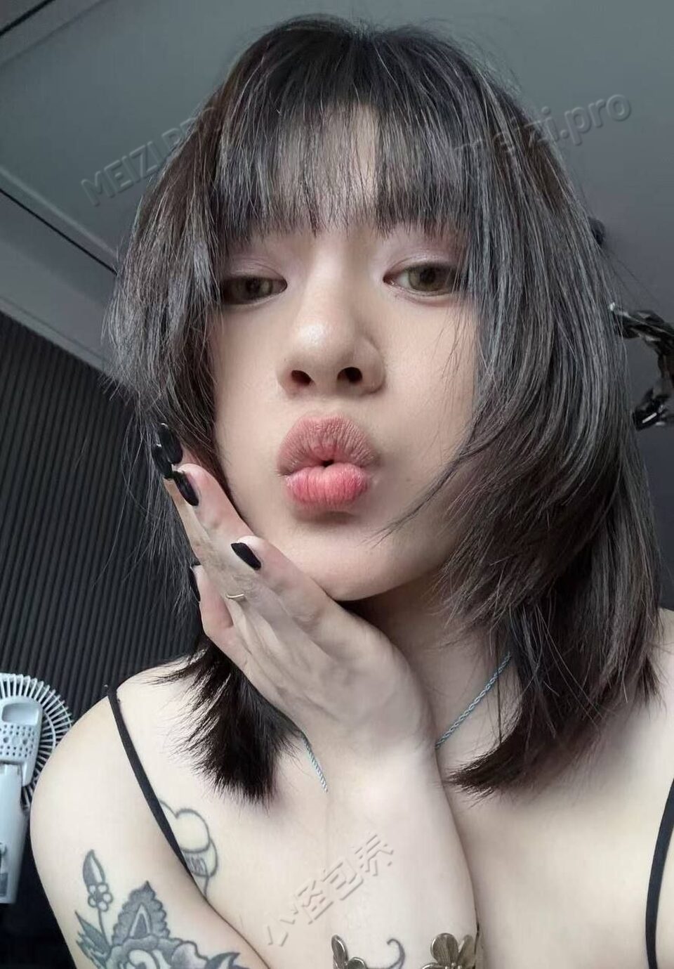 山东 济南 21岁 158cm 88 B杯 很会叫床 会配合 抽烟纹身:有抽烟有纹身 SM:是 无套:可 口交:可 过夜:可 同居:否 可飞:不行 价格:7 特点:很会叫床 会配合