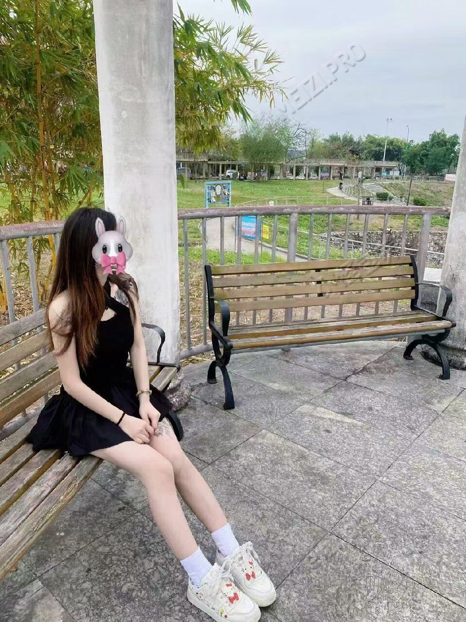 广西 来宾 18岁 150cm 78 B杯 纹绣师 爱笑 紧 抽烟纹身:有纹身 SM:是 无套:可 口交:可 过夜:可 同居:否 可飞:否 价格:4 特点:爱笑 紧