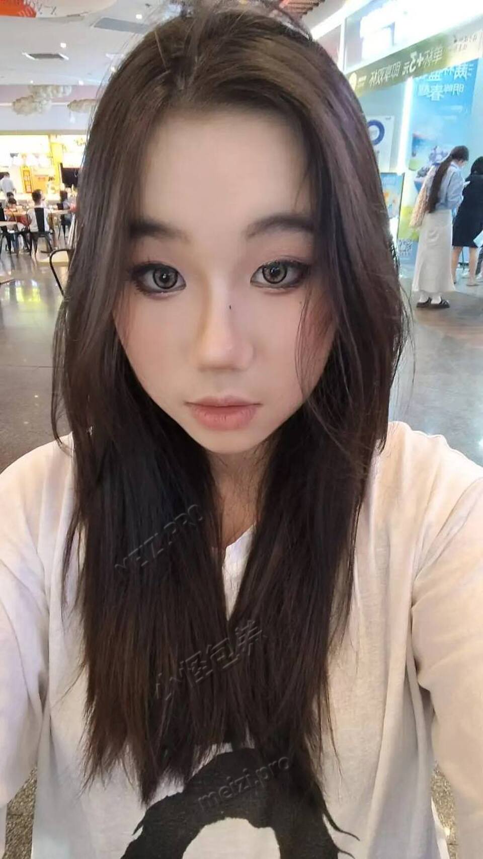 四川 南充 18岁 161cm 125 B杯 学生 很乖,健谈 抽烟纹身:无纹身 SM:否 无套:否 口交:可 过夜:否 同居:否 可飞:否 价格:2.5 特点:很乖,健谈