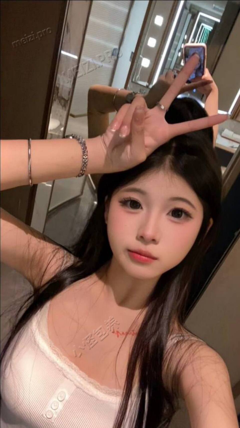 湖北 荆州 18岁 166cm 42 B杯 学生 听话懂事 SM:否 无套:可 口交:可 过夜:可 同居:否 可飞:否 价格:6 特点:听话懂事