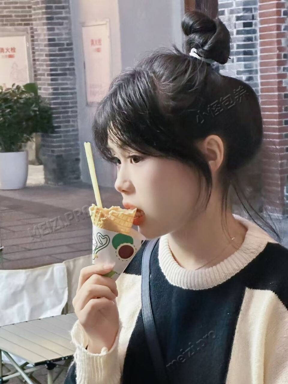 广西 南宁 20岁 155cm 90 A杯 工作 无 抽烟纹身:无纹身 SM:是 无套:可 口交:可 过夜:可 同居:否 可飞:能 价格:6 特点:无