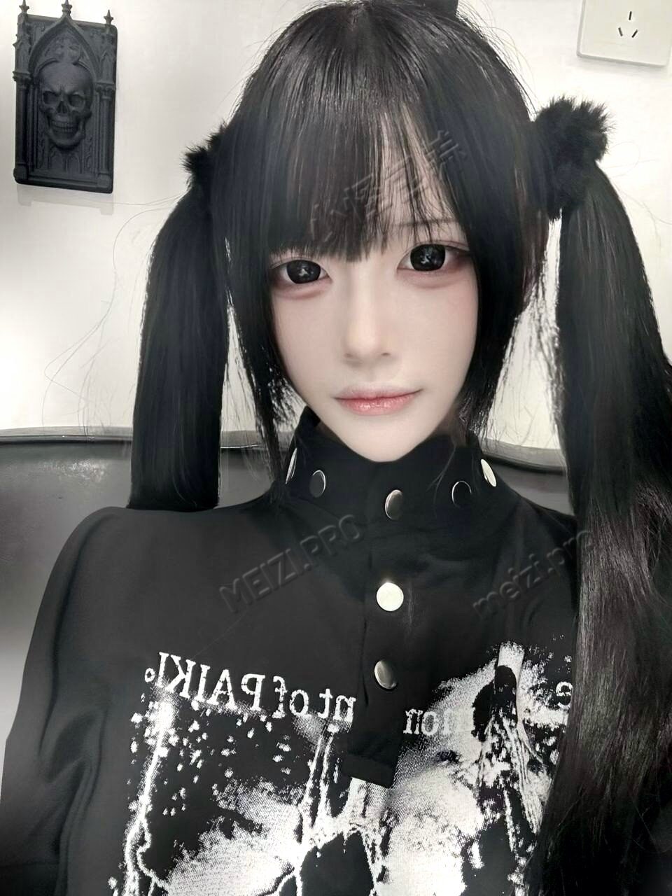 河南 郑州 17岁 168cm 110 B杯 学生 年轻 长得漂亮 抽烟纹身:无 SM:否 无套:否 口交:可 过夜:可 同居:否 可飞:否 价格:4.5 特点:年轻 长得漂亮