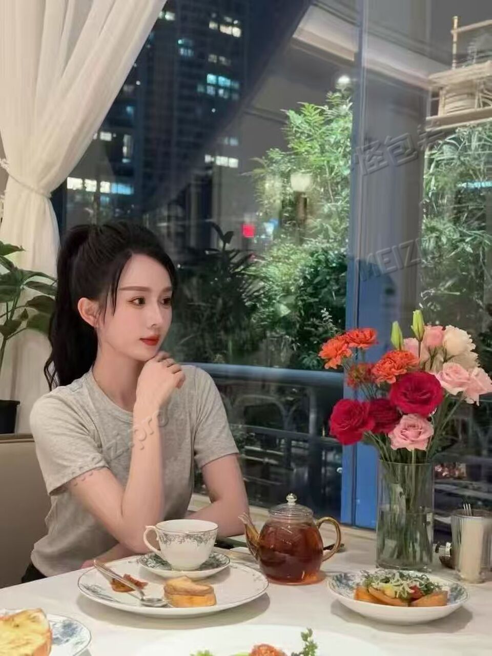 浙江 杭州 26岁 163cm 99 B杯 性格好,会商务,情商高,很会聊天,很会提供情绪价值,爱好运动瑜伽跳舞高尔夫旅游,平常主打陪伴,还有事业心比较强,活好不黏人 抽烟纹身:无纹身 无套:否 口交:可 过夜:可 可飞:可 有港澳通行证 价格:50 特点:性格好,会商务,情商高,很会聊天,很会提供情绪价值,爱好运动瑜伽跳舞高尔夫旅游,平常主打陪伴,还有事业心比较强,活好不黏人