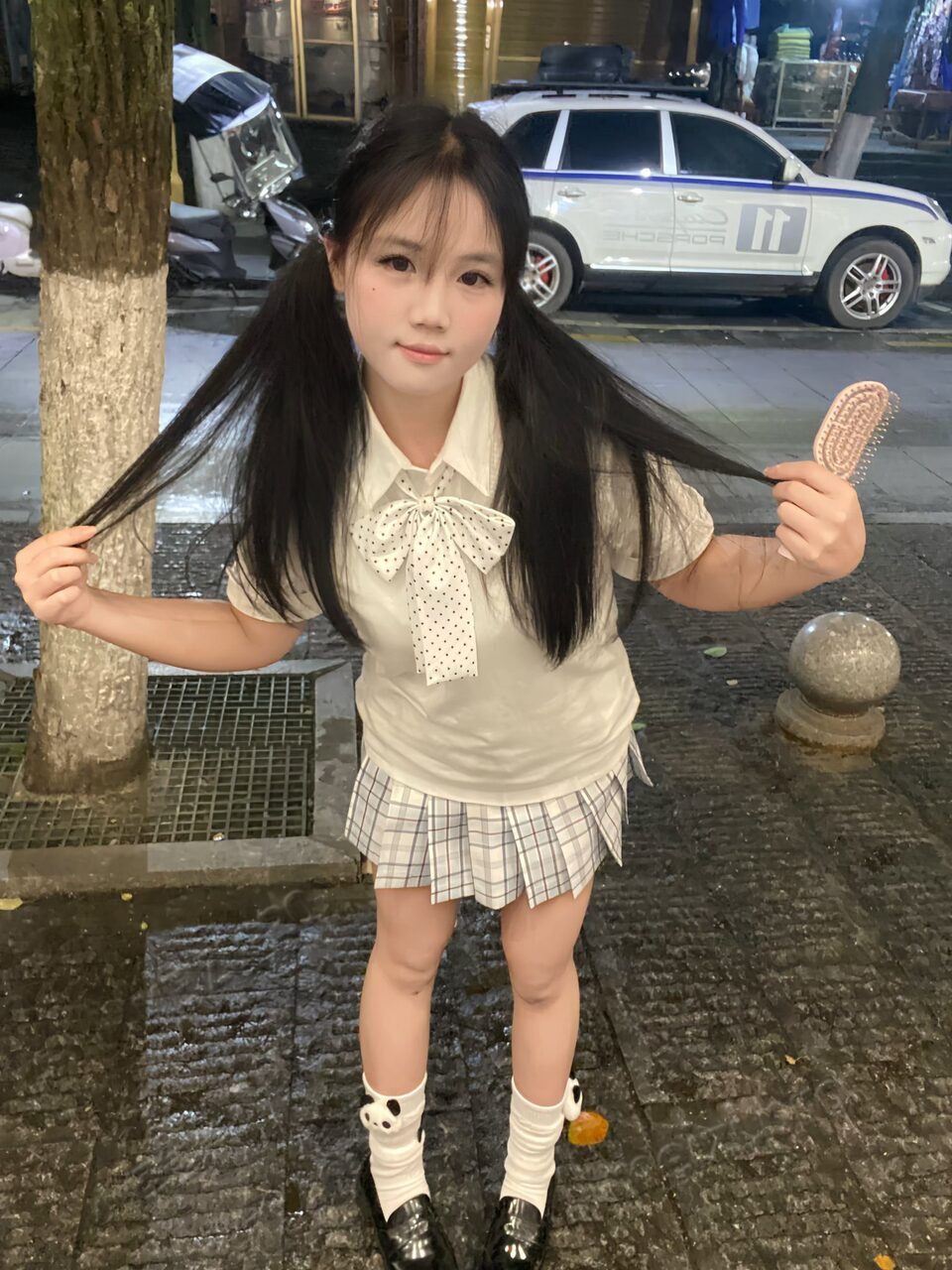 湖南 耒阳 18岁 160cm 98 B杯 学生 处女处女处女,长得有点可爱第一次找金主,乖巧,喜欢jk小裙子,欢迎老板来开发 抽烟纹身:抽烟 SM:否 无套:否 口交:可 过夜:可 同居:否 可飞:可 得商量看时间够不够 价格:5-10 特点:处女处女处女,长得有点可爱第一次找金主,乖巧,喜欢jk小裙子,欢迎老板来开发