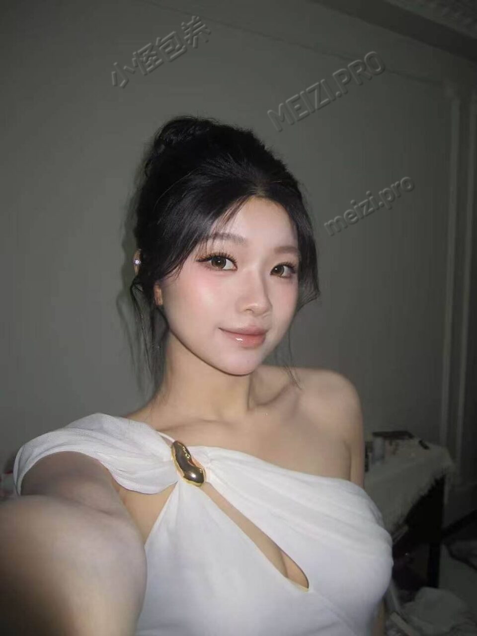 浙江 杭州 22岁 168cm 115 B杯 互联网 口活好 听话 水多 接受度高 抽烟纹身:无 SM:可 无套:可 口交:可 过夜:可 可飞:否 价格:9 特点:口活好 听话 水多 接受度高