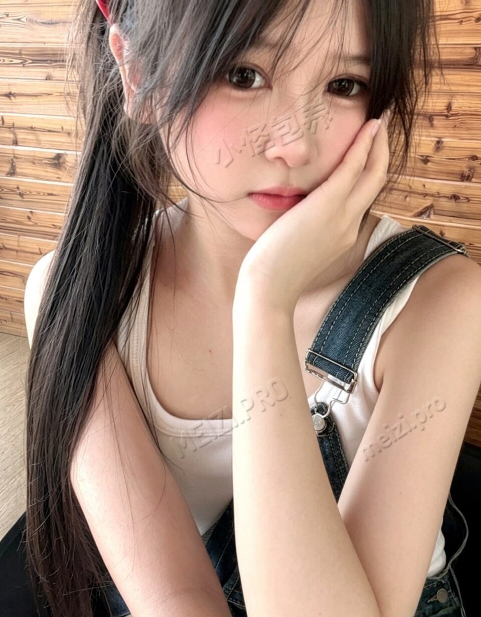 云南 文山 18岁 155cm 80 A杯 无 抽烟纹身:无 SM:是 无套:否 口交:可 过夜:可 同居:否 可飞:可 价格:6