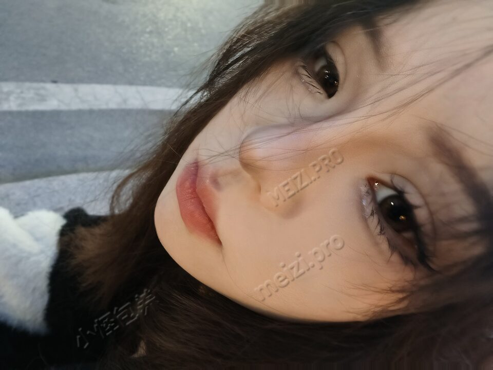陕西 西安 22岁 163cm 92 刚大学毕业 美术生画国画的 第一次找，很紧 很嫩 无套跟内射可以商量，床上会配合 声音好听 长相清纯甜美 圈子干净 与人真诚 温柔懂事 素颜底子非常好 五官精致 抽烟纹身:有抽烟无纹身 SM:否 无套:否 口交:否 过夜:可 同居:否 可飞:可 不要太远 价格:7 特点:美术生画国画的 第一次找，很紧 很嫩 无套跟内射可以商量，床上会配合 声音好听 长相清纯甜美 圈子干净 与人真诚 温柔懂事 素颜底子非常好 五官精致
