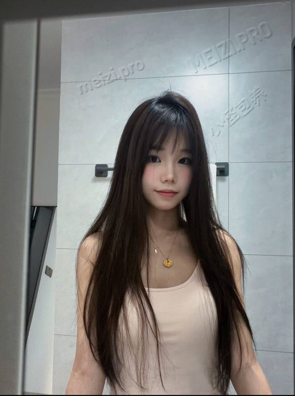 湖南 长沙 24岁 165cm 87 C杯 女生 听话 搞笑女 情绪价值拉满 长腿气质佳 能驾驭各种丝袜 抽烟纹身:无 SM:可 无套:可 口交:可 过夜:可 同居:可 可飞:否 价格:25 特点:听话 搞笑女 情绪价值拉满 长腿气质佳 能驾驭各种丝袜
