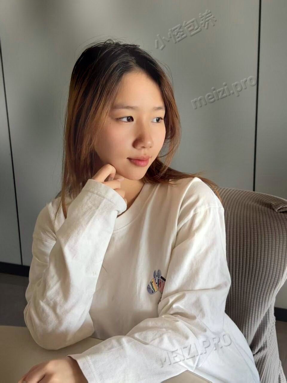 湖南 永州 18岁 155cm 85 C杯 推广 身材还可以 妩媚动人,胸大水嫩,服务温柔细致,可盐可甜,活泼开朗,知趣懂事性感十足,情绪价值丰富不粘人,待开发更多的新玩法 抽烟纹身:有纹身 SM:是 无套:可 口交:可 过夜:可 同居:可 可飞:可 价格:3 特点:身材还可以 妩媚动人,胸大水嫩,服务温柔细致,可盐可甜,活泼开朗,知趣懂事性感十足,情绪价值丰富不粘人,待开发更多的新玩法
