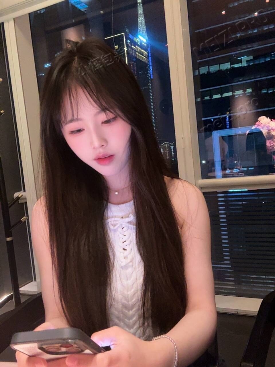 广东 广州 深圳 19岁 160cm 95 B杯 不抽烟喝酒,听话 抽烟纹身:无 SM:否 无套:否 口交:可 过夜:否 同居:否 价格:10 特点:不抽烟喝酒,听话