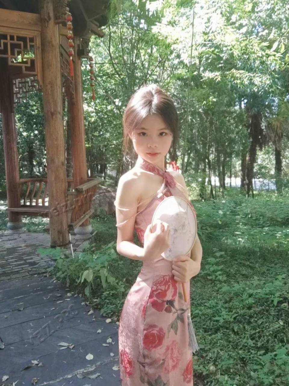 广东 广州 22岁 157cm 42 B杯 学生 听话乖巧 抽烟纹身:无纹身 SM:否 无套:否 口交:可 过夜:可 同居:否 可飞:不能 价格:10 特点:听话乖巧