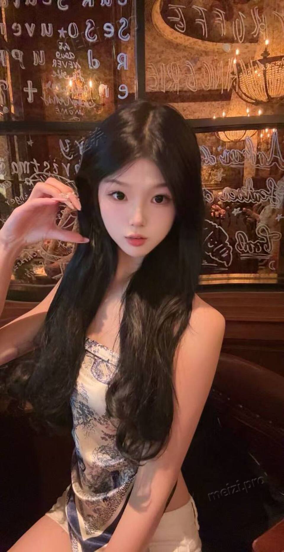 河南 郑州 20岁 168cm 105 B杯 学生 会跳舞 抽烟纹身:无 SM:是 无套:否 口交:否 过夜:可 同居:可 可飞:可 港澳 价格:20 特点:会跳舞