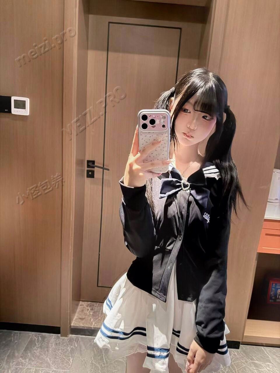 贵州 六盘水 18岁 160cm 80 C杯 学生 水多 抽烟纹身:不抽烟有纹身 SM:是 无套:可 口交:否 过夜:可 同居:否 可飞:能 价格:7 特点:水多