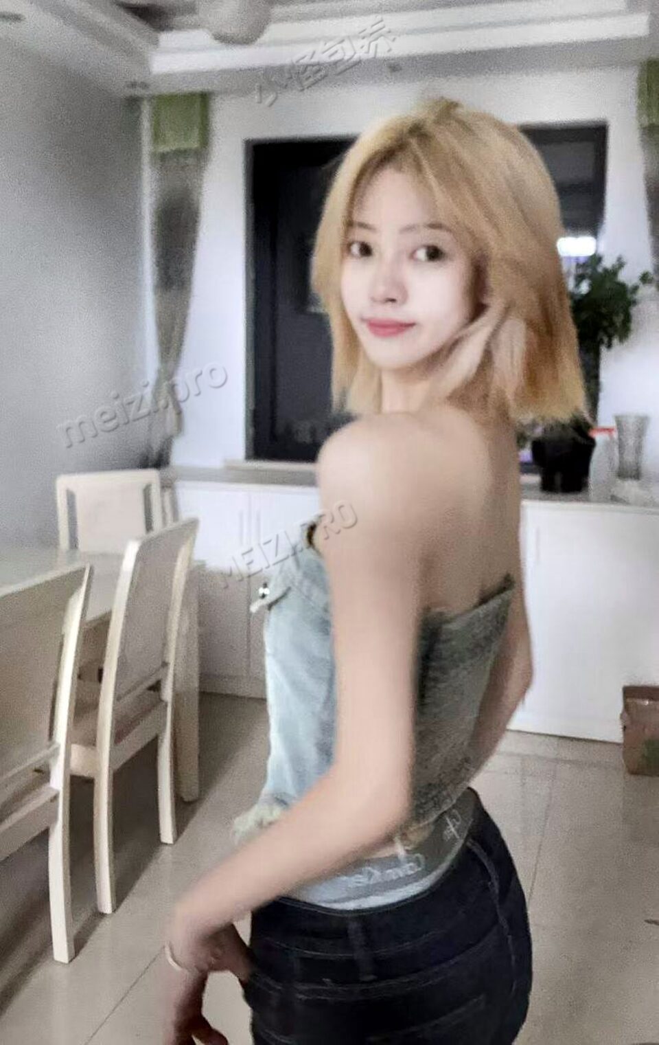 江苏 淮安 20岁 165cm 48 B杯 工作 抽烟纹身:无 SM:否 无套:可 口交:否 过夜:可 同居:否 可飞:可 不出国 价格:6