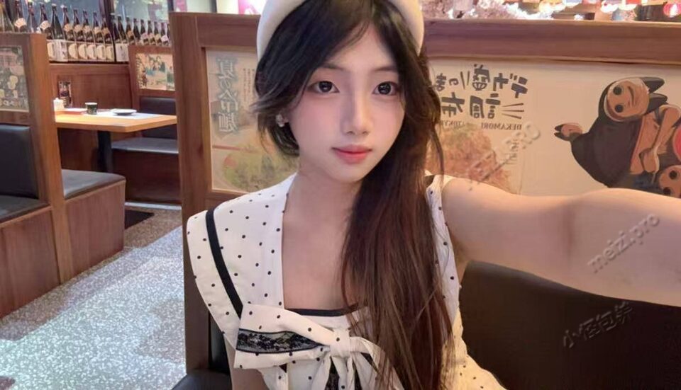广东 惠州 17岁 163cm 92 B杯 学生 抽烟纹身:无 SM:否 无套:否 口交:否 过夜:可 同居:否 可飞:否 价格:20