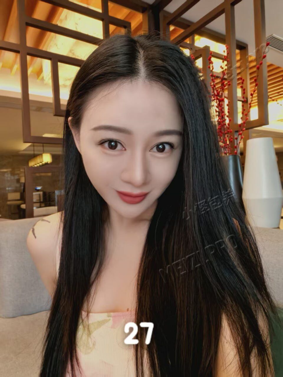四川 成都 31岁 170cm 55 B杯 待业 情商高,阅历丰富,贴心提供情绪价值,床上是热情似火的尤物,成熟体贴,不粘人 抽烟纹身:有纹身 SM:否 无套:否 口交:否 过夜:可 同居:否 可飞:可 价格:5-10 特点:情商高,阅历丰富,贴心提供情绪价值,床上是热情似火的尤物,成熟体贴,不粘人