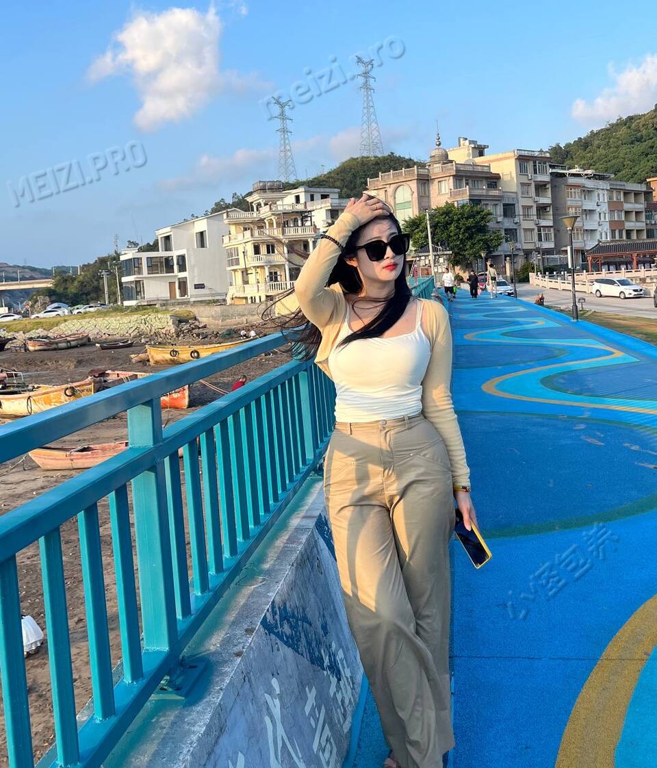 浙江 温州 26岁 162cm 120 D杯 工厂文员 身材还可以 SM:是 无套:可 口交:可 过夜:可 同居:可 可飞:否 价格:3 特点:身材还可以