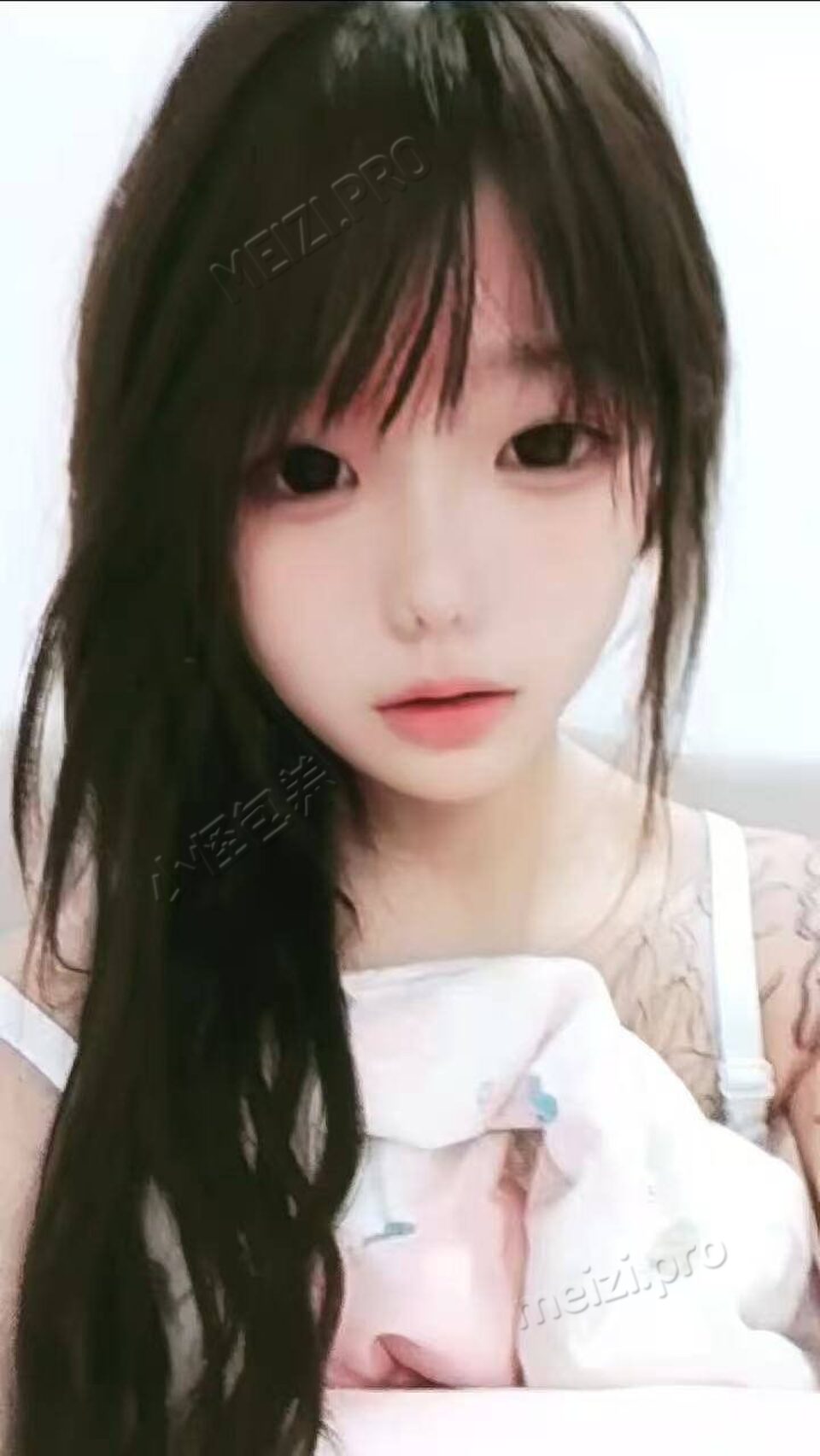 广东 东莞 18岁 158cm 92 B杯 自由 没多少次比较紧 抽烟纹身:有纹身 SM:是 无套:可 口交:可 过夜:可 同居:否 可飞:否 价格:7 特点:没多少次比较紧