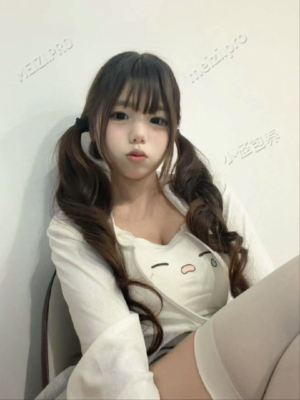 浙江 杭州 19岁 170cm 105 B杯 女生 乖巧 听话 性格很好 抽烟纹身:抽烟无纹身 SM:是 无套:否 口交:可 过夜:可 同居:否 可飞:可 价格:16 特点:乖巧 听话 性格很好