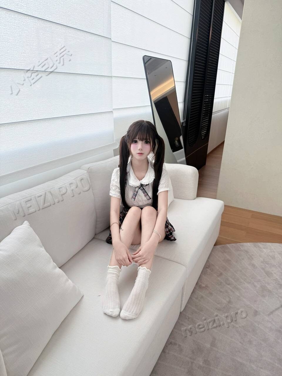 广东 广州 18岁 157cm 39 B杯 待业 清纯可爱，听话懂事，水多活好，纯欲萝莉，奶子大，床上尤物热情回应，情趣万种提供安抚，温柔体贴不纠缠 抽烟纹身:不抽烟有纹身 SM:是 无套:可 口交:可 过夜:可 同居:可 可飞:可 价格:11 特点:清纯可爱，听话懂事，水多活好，纯欲萝莉，奶子大，床上尤物热情回应，情趣万种提供安抚，温柔体贴不纠缠