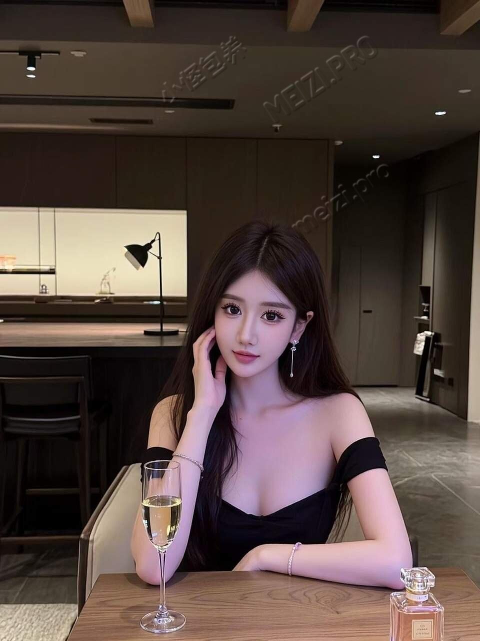 四川 成都 22岁 169cm 99 C杯 身材好 人照一致 情绪价值 唱歌好听 性格开朗 SM:是 无套:否 口交:可 过夜:可 可飞:可 其他城市 港澳 韩日新马 价格:25 特点:身材好 人照一致 情绪价值 唱歌好听 性格开朗