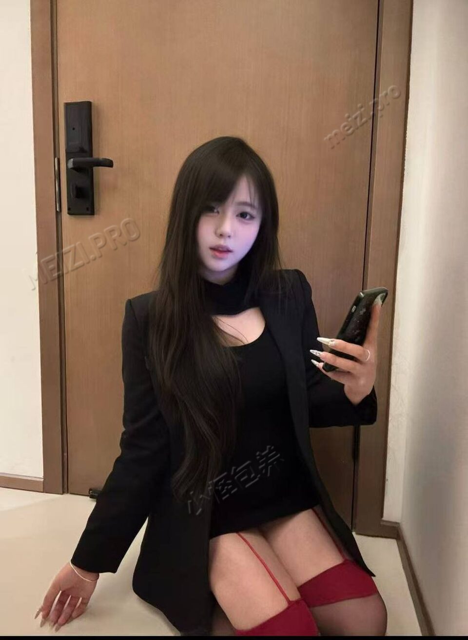 贵州 毕节 织金 18岁 163cm 114 D杯 学生 听话懂事，性感情趣，甜美魅惑 抽烟纹身:无 SM:是 无套:否 口交:可 过夜:可 同居:否 可飞:否 价格:3 特点:听话懂事，性感情趣，甜美魅惑