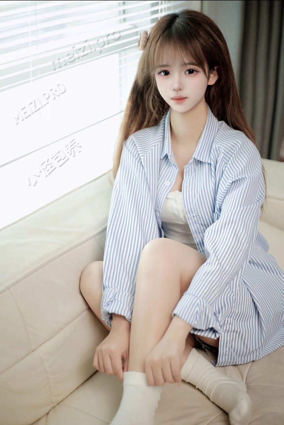 广东 广州 18岁 165cm 90 B杯 学生 抽烟纹身:无 无套:可 口交:可 过夜:可 同居:可 可飞:可 价格:15