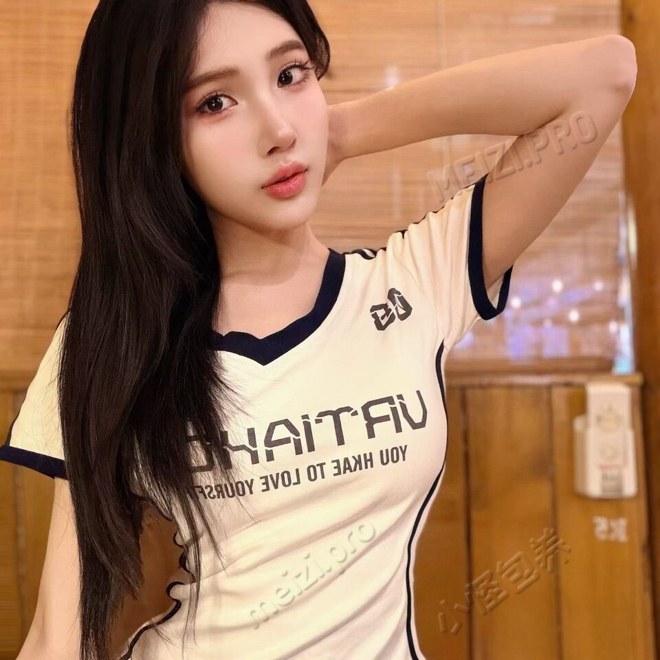 广东 广州 24岁 162cm 43 C杯 舞蹈老师 舞蹈老师，情商高，放得开，御姐，真胸 抽烟纹身:无 SM:是 无套:否 口交:可 过夜:可 同居:否 可飞:可 价格:25 特点:舞蹈老师，情商高，放得开，御姐，真胸
