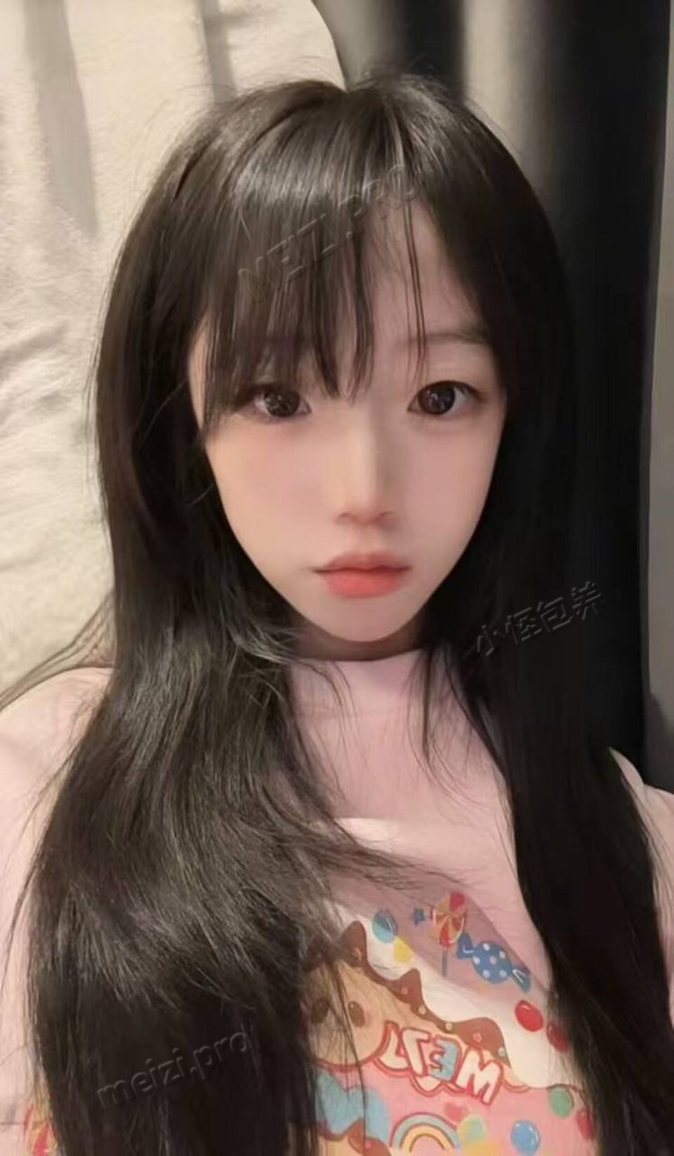 四川 成都 20岁 160cm 84 B杯 学生 娃娃脸 可爱 抽烟纹身:无 SM:否 无套:否 口交:否 过夜:可 同居:可 可飞:可 价格:15 特点:娃娃脸 可爱