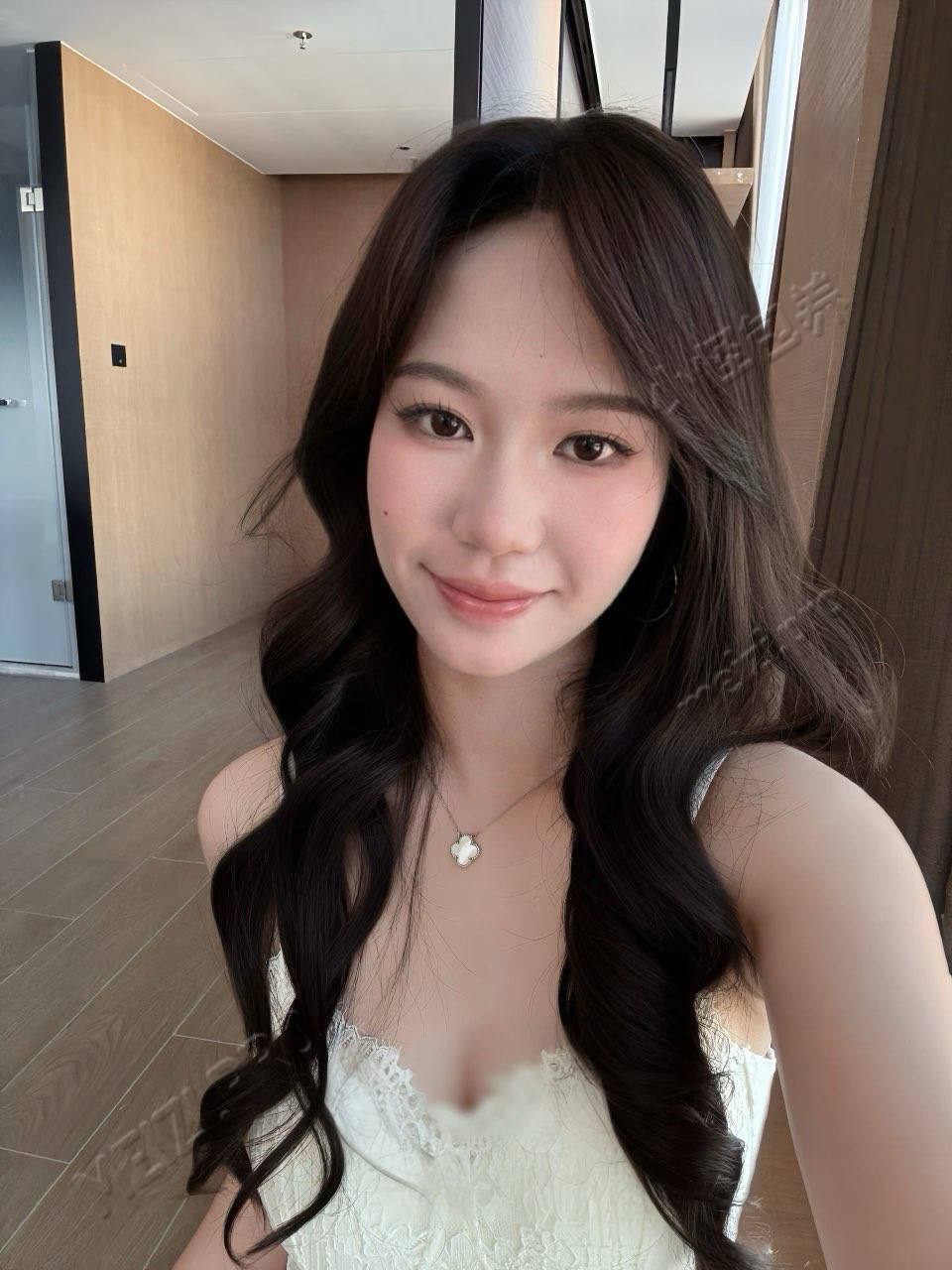 江苏 扬州 19岁 158cm 100 B杯 学生 抽烟纹身:无 SM:轻 无套:否 口交:可 过夜:可 同居:否 可飞:可 其他城市 不去港澳 价格:7