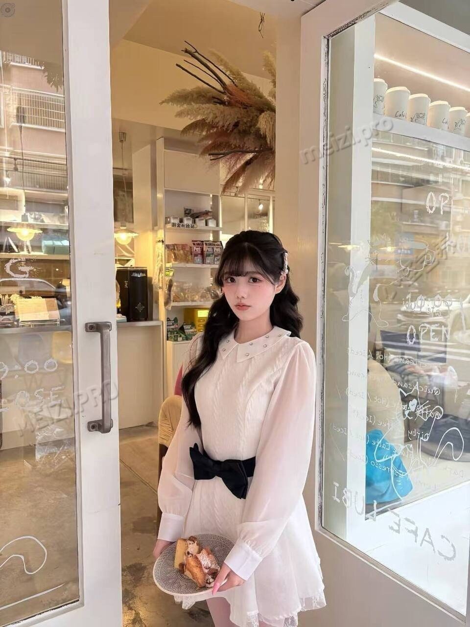 广东 深圳 21岁 161cm 80 A杯 学生 皮肤白嫩，身材娇小，性格开朗小话唠，不会让哥哥冷场 听话懂事不闹事 满满的情绪价值 抽烟纹身:无 SM:否 无套:否 口交:可 过夜:可 同居:可 可飞:能 可飞外地有港澳通行证 价格:6 特点:皮肤白嫩，身材娇小，性格开朗小话唠，不会让哥哥冷场 听话懂事不闹事 满满的情绪价值