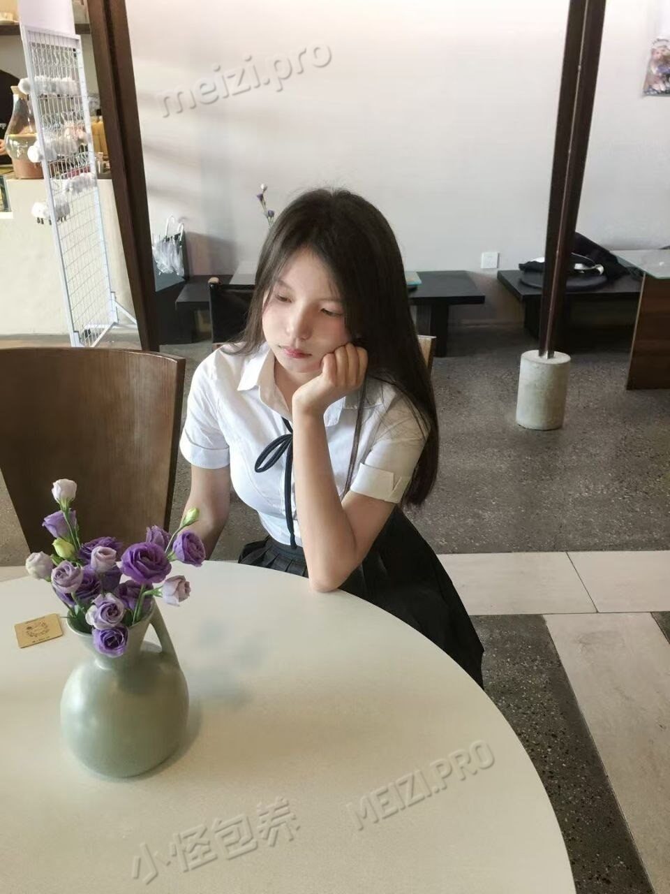 湖南 长沙 20岁 162cm 86 B杯 学生 学生 皮肤白皙 身材好 全身无整 情商高 三点粉 多 抽烟纹身:无 SM:否 无套:否 口交:可 过夜:可 同居:可 可飞:可 价格:10 特点:学生 皮肤白皙 身材好 全身无整 情商高 三点粉 多