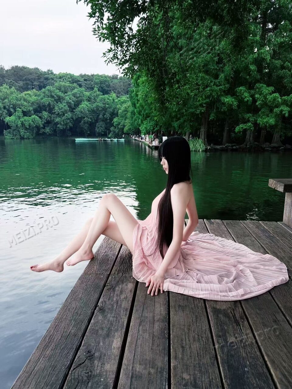 湖南 长沙 21岁 168cm 98 B杯 带货主播 不烦人,有服务意识 技术好,口活好,不死鱼,骚,水多 抽烟纹身:无 SM:是 无套:可 口交:可 过夜:可 同居:否 可飞:可 价格:5 特点:不烦人,有服务意识 技术好,口活好,不死鱼,骚,水多