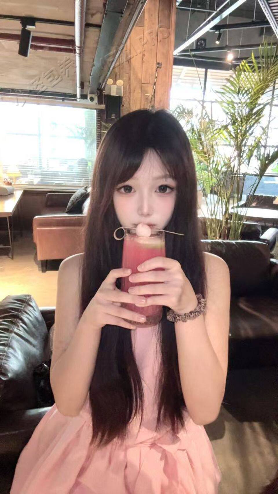 贵州 遵义 19岁 161cm 50 B杯 无业 听话懂事 SM:否 无套:否 口交:可 过夜:可 同居:否 可飞:否 价格:2 特点:听话懂事