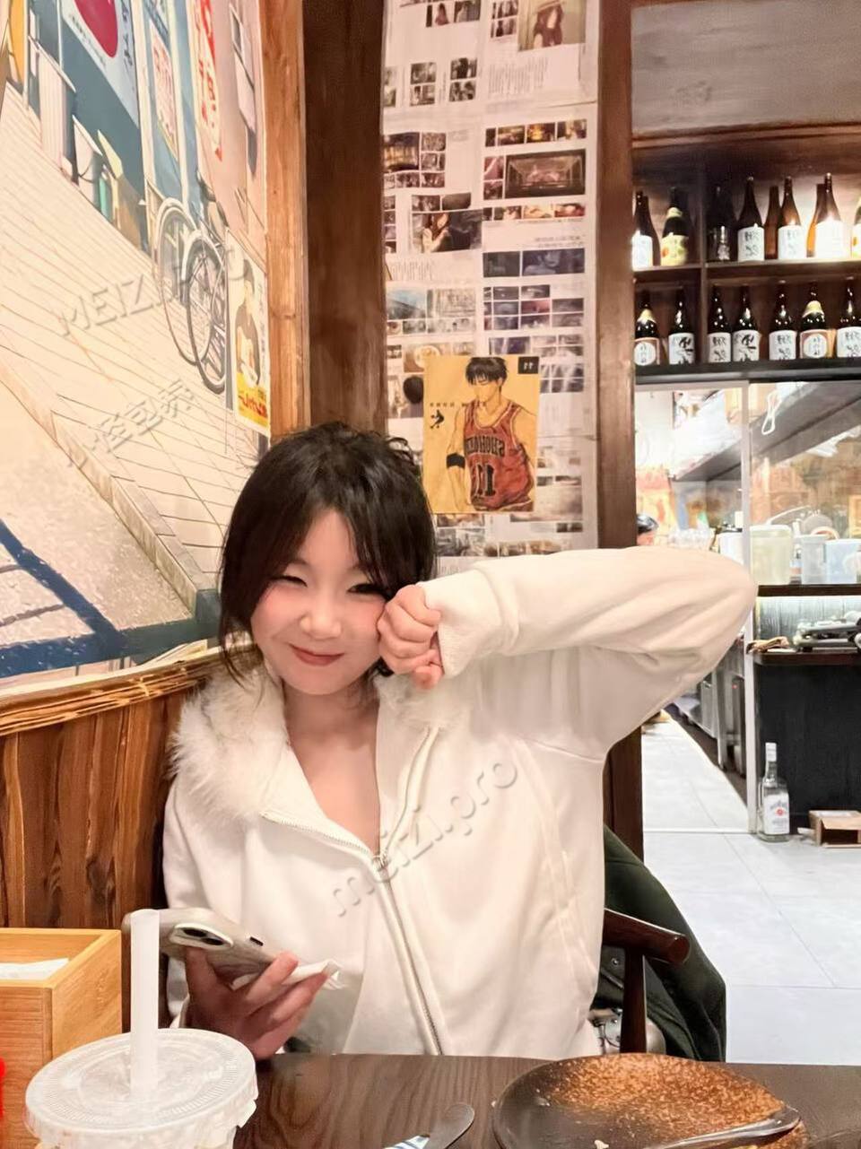 广东 深圳 20岁 157cm 88 B杯 学生 温柔,懂事,可爱 抽烟纹身:无 SM:微 无套:否 口交:可 过夜:可 同居:可 可飞:看情况 价格:10 特点:温柔,懂事,可爱