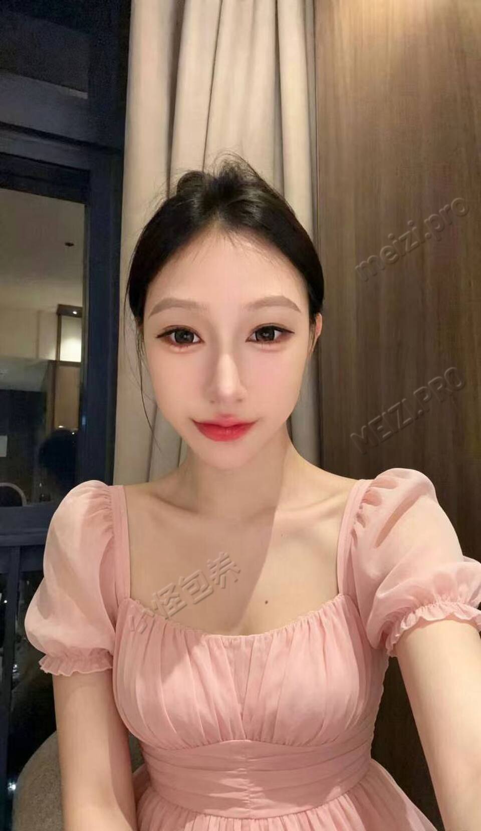 广东 深圳 18岁 166cm 86 B杯 学生 清纯女大甜美可爱肤白貌美大长腿嘴巴甜擅长情绪价值相处治愈共情圈子干净刚接触 抽烟纹身:无 SM:否 无套:可 口交:可 过夜:可 同居:可 可飞:可 价格:6-9 特点:清纯女大甜美可爱肤白貌美大长腿嘴巴甜擅长情绪价值相处治愈共情圈子干净刚接触