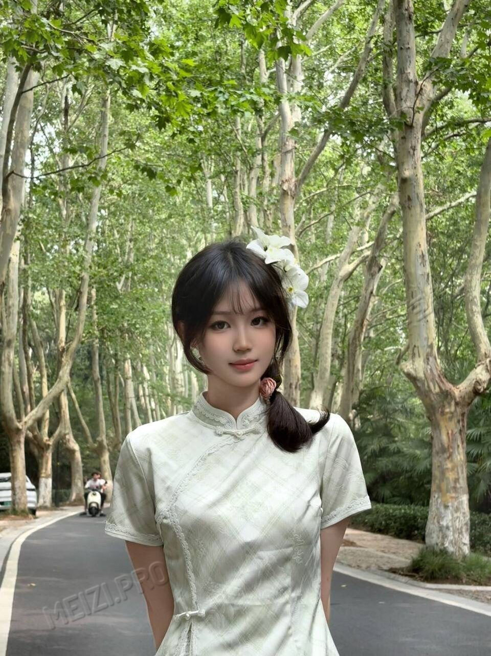 河南 周口 19岁 174cm 102 C杯 学生 活泼开朗，情商高，唱歌好听，天然无整清纯 抽烟纹身:无 SM:是 无套:可 口交:可 过夜:可 同居:否 可飞:可 价格:15 特点:活泼开朗，情商高，唱歌好听，天然无整清纯