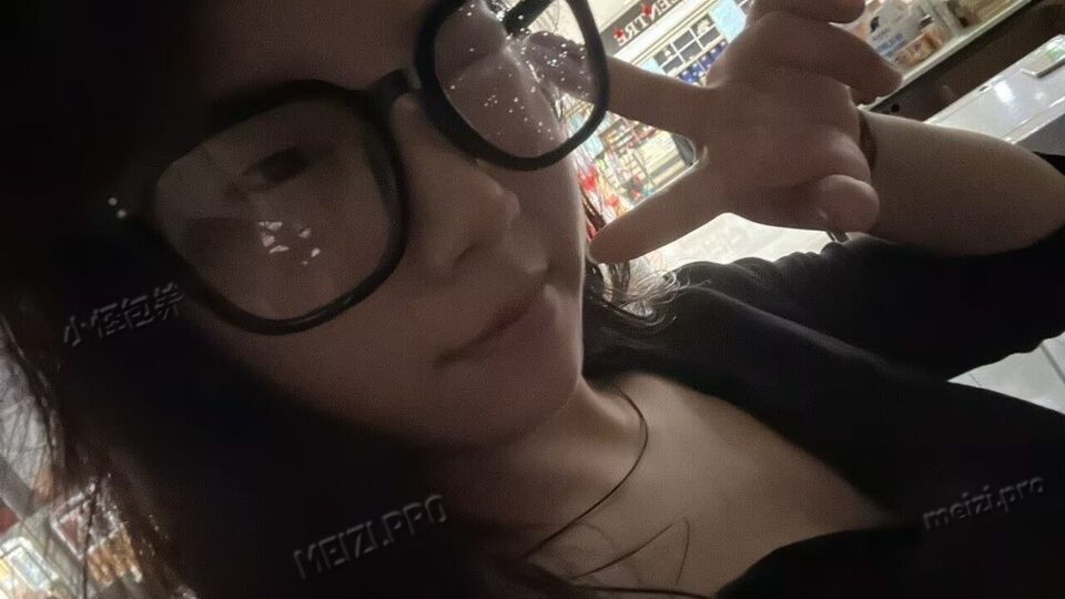 江苏 苏州 19岁 155cm 100 C杯 服务行业 性格活泼开朗，床上会的不多可慢慢引导尝试 抽烟纹身:无 SM:否 无套:否 口交:否 过夜:可 同居:可 可飞:可 价格:8 特点:性格活泼开朗，床上会的不多可慢慢引导尝试