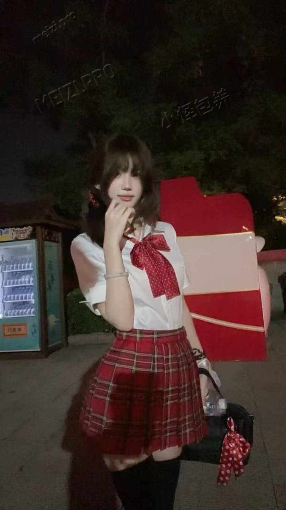 山东 青岛 18岁 170cm 90 B杯 学生 可以当女儿养 听话 活泼 话多 可以根据你的喜欢改变 SM:否 无套:否 口交:可 过夜:可 同居:否 可飞:可 其他城市外省 价格:8 特点:可以当女儿养 听话 活泼 话多 可以根据你的喜欢改变
