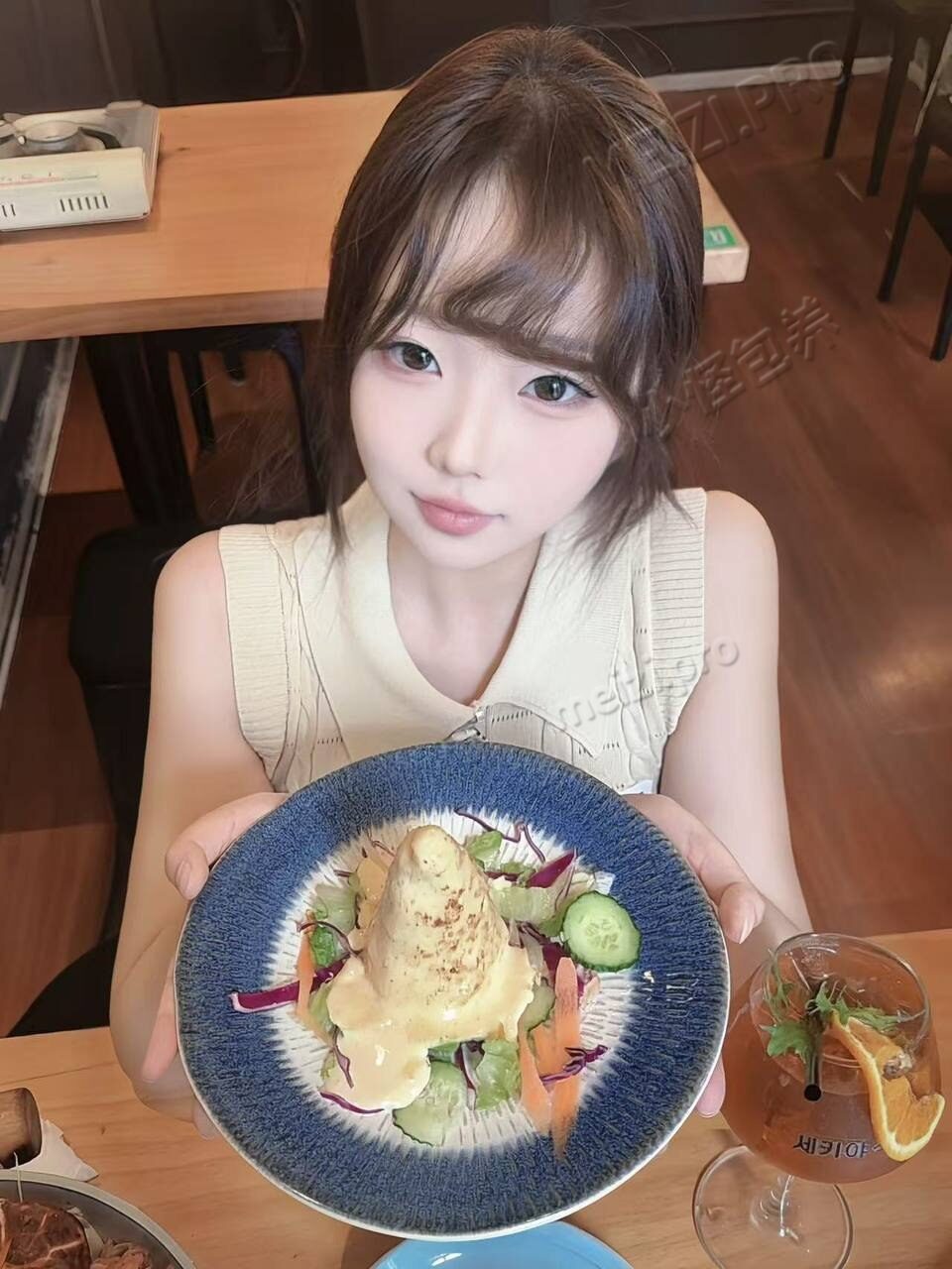 陕西 西安 19岁 160cm 50 B杯 听话懂事 可以服从老板的任何安排 情绪价值拉满 SM:否 无套:可 口交:可 过夜:可 可飞:可 价格:5 特点:听话懂事 可以服从老板的任何安排 情绪价值拉满