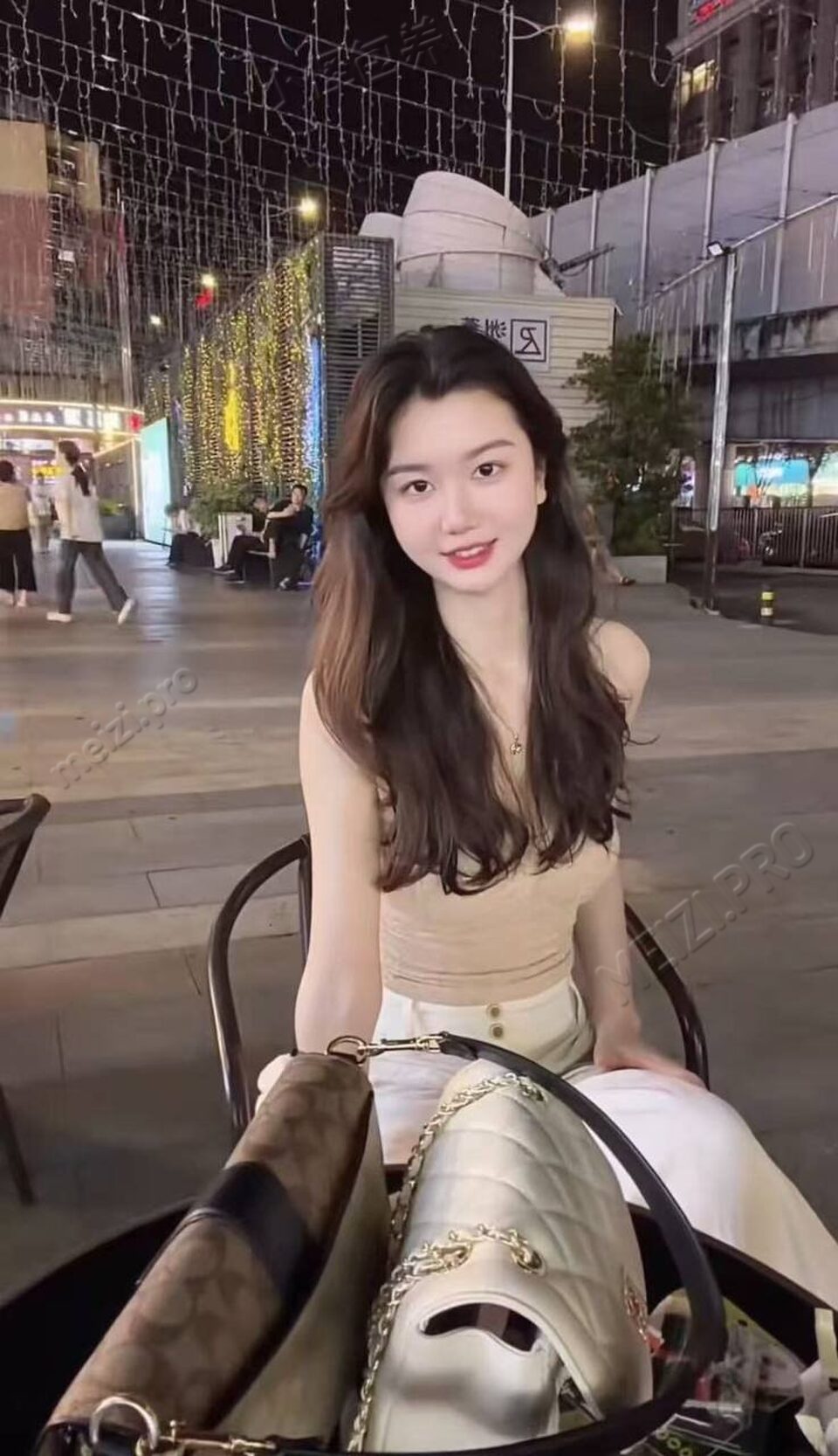 广东 东莞 25岁 173cm 99 B杯 工作 温柔体会 身材好 事少 SM:是 无套:否 口交:可 过夜:可 同居:否 可飞:否 价格:20 特点:温柔体会 身材好 事少