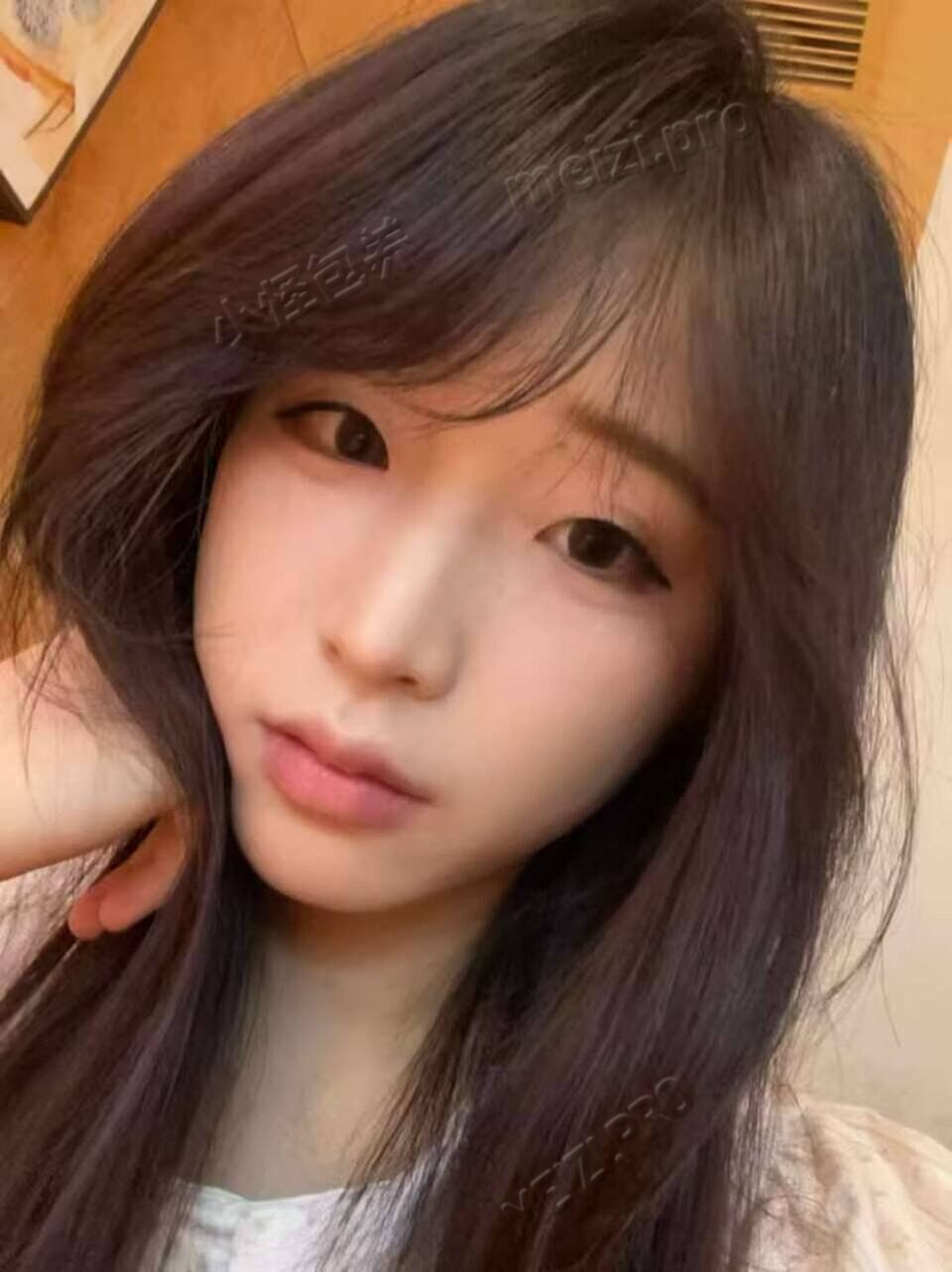 湖南 长沙 18岁 161cm 90 B杯 无 温柔听话 懂事有分寸 SM:是 无套:否 口交:否 过夜:可 可飞:可 价格:6 特点:温柔听话 懂事有分寸