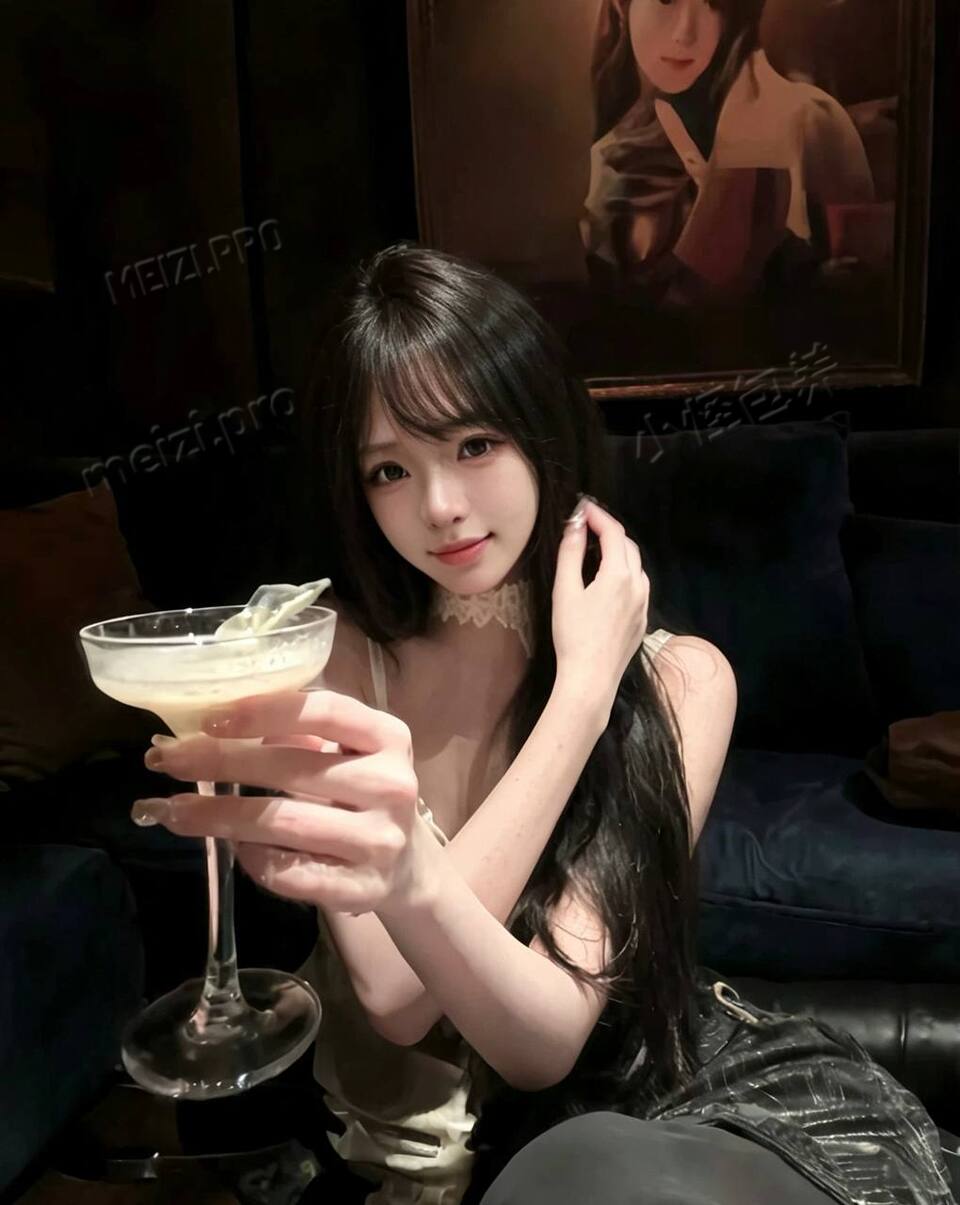 河南 郑州 18岁 165cm 95 B杯 无工作 听话 SM:否 无套:可 口交:可 过夜:可 同居:否 可飞:否 价格:15 特点:听话