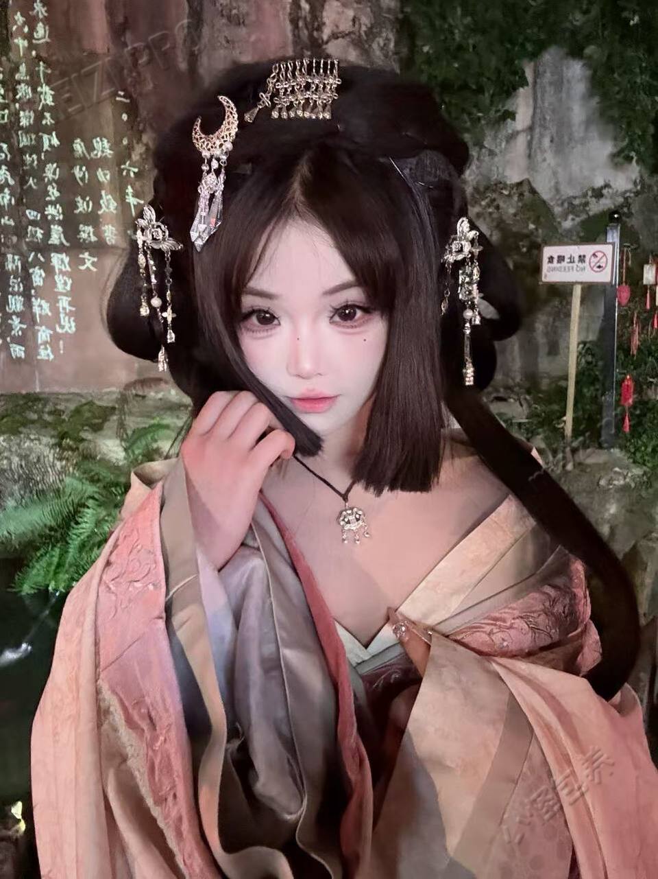 福建 厦门 18岁 160cm 90 C杯 无 乖巧可爱 抽烟纹身:有抽烟有纹身 SM:否 无套:可 口交:否 过夜:可 同居:可 可飞:可 厦门附近,港澳,免签国家 价格:6 特点:乖巧可爱