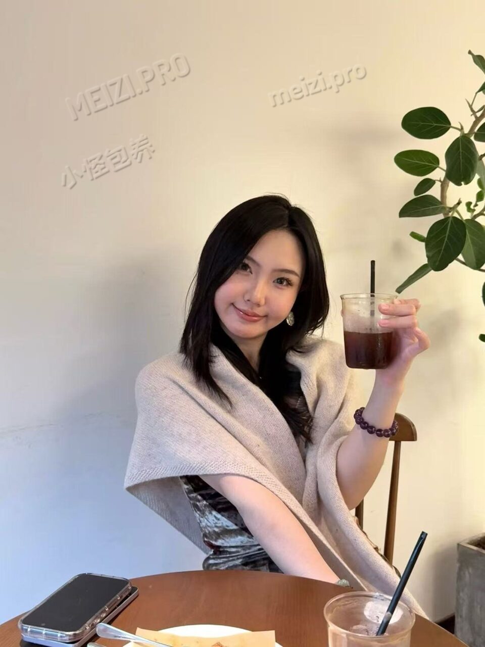 广东 惠州 26岁 163cm 105 B杯 助理 性格好不冷场 喜欢健身 游泳 会跳舞 爱干净 床上主动不死鱼 抽烟纹身:无 SM:轻微 无套:可 口交:可 过夜:可 同居:可 可飞:否 价格:15 特点:性格好不冷场 喜欢健身 游泳 会跳舞 爱干净 床上主动不死鱼
