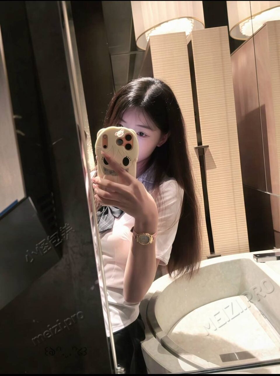 福建 龙岩 17岁 160cm 89 A杯 学生 抽烟纹身:无 SM:否 无套:否 口交:否 过夜:可 同居:否 可飞:否 价格:8