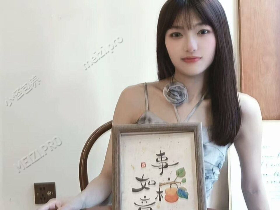 四川 成都 21岁 159cm 81 B杯 学生 幽默不粘人提供情绪价值 抽烟纹身:无 SM:否 无套:可 口交:可 过夜:可 同居:可 可飞:否 价格:10 特点:幽默不粘人提供情绪价值