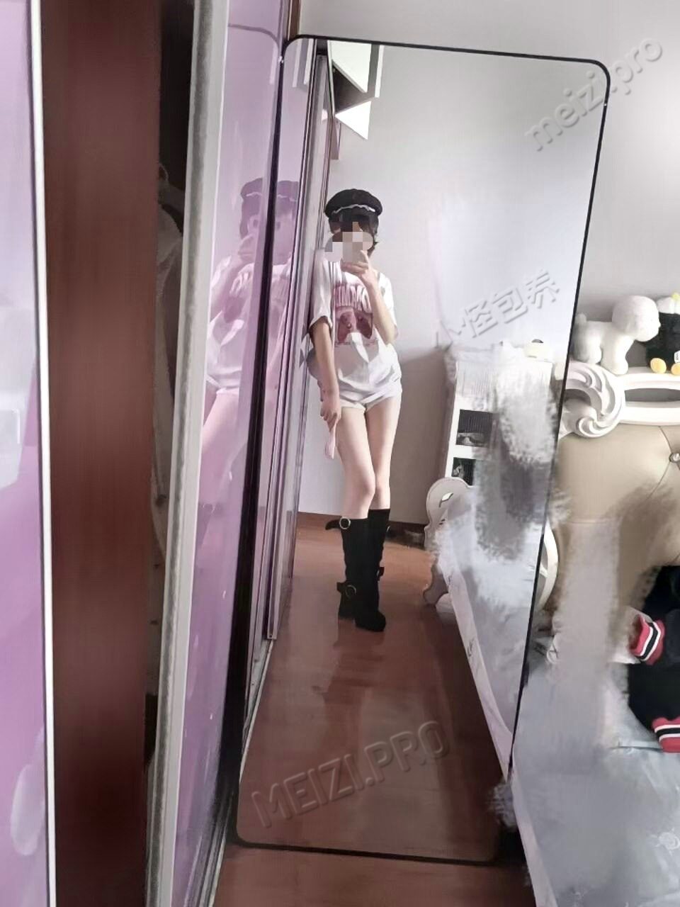 湖北 咸宁 18岁 163cm 95 B杯 学生 乖 成绩好 抽烟纹身:无 SM:是 无套:可 口交:可 过夜:否 同居:否 可飞:否 价格:3 特点:乖 成绩好