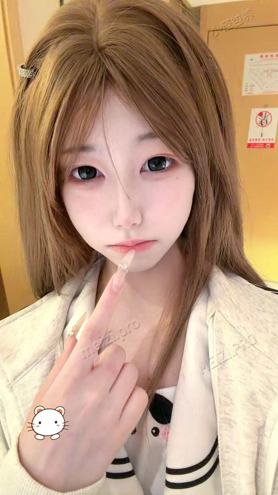 湖北 武汉 17岁 160cm 88 A杯 女生 RR 口的爽 口射 听话乖巧 SM:是 无套:否 口交:可 可飞:可 价格:7 特点:RR 口的爽 口射 听话乖巧